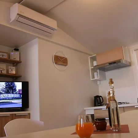 Mobile Laurus 4* Biograd Na Moru
